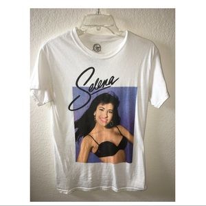 Women’s Selena graphic shirt